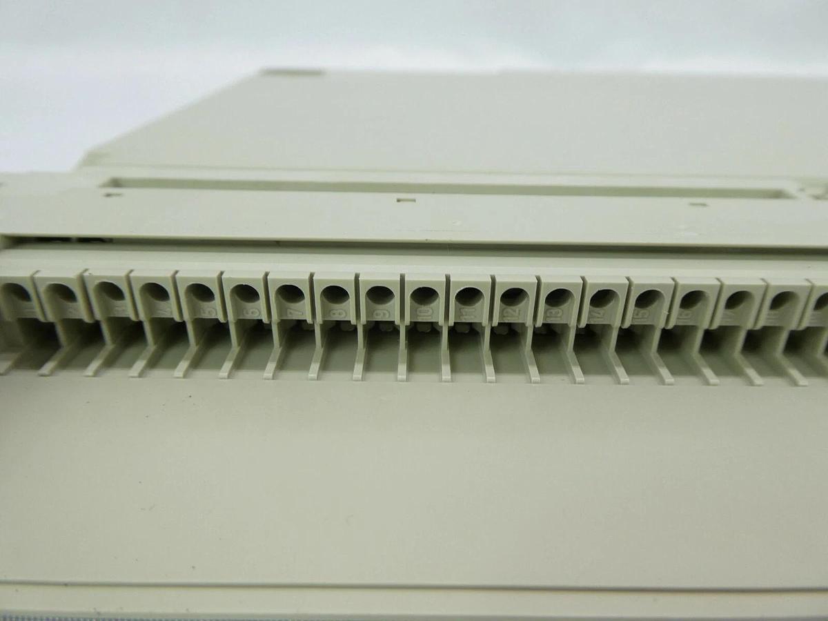 Used Siemens 6ES5451-4UA13 Digital Output PCB Card SIMATIC VP F0 Balzers Unaxis Spare