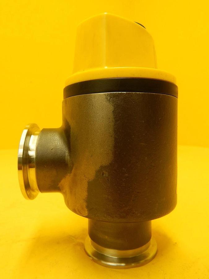 Used Balzers EVA 040 HX Vacuum Right Angle Valve BP V16 130 BPV16130 Used Working