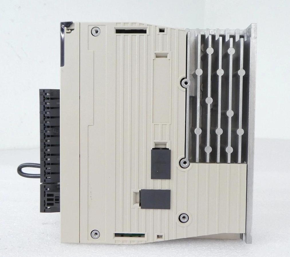 Used Yaskawa Electric SGDV-R70A01AY845AB Servo Driver SERVOPACK TEL Lithius Working