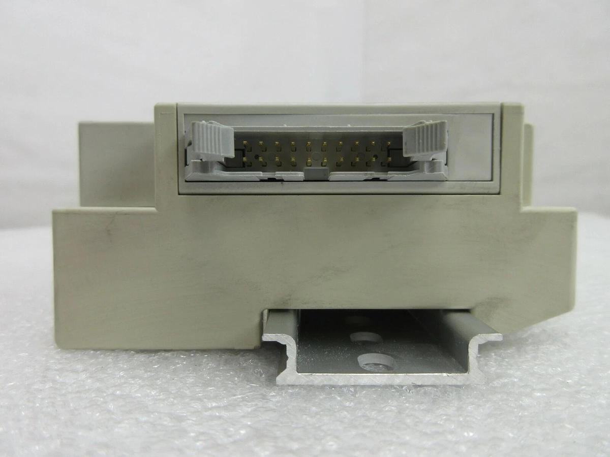 Used SMC 6-Port Pneumatic Manifold SZ3260-5LOZD-C4 SZ3360-5LOZD-C4 Lot of 2 Used