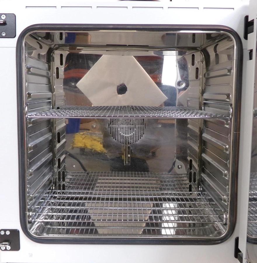 Used Binder 9010-0306 Drying and Heating Chamber with Forced Convection FD115 Working