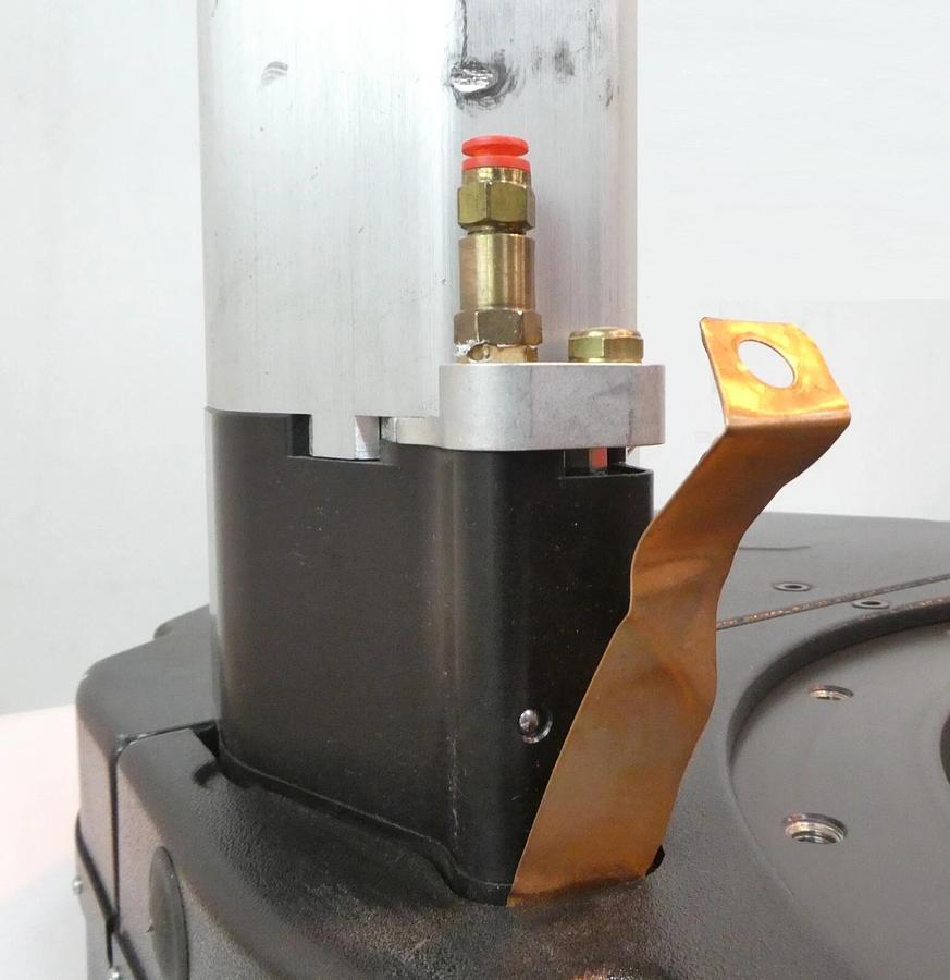 Used VAT Unmarked Pendulum Control & Isolation Gate Valve Series 650 Working