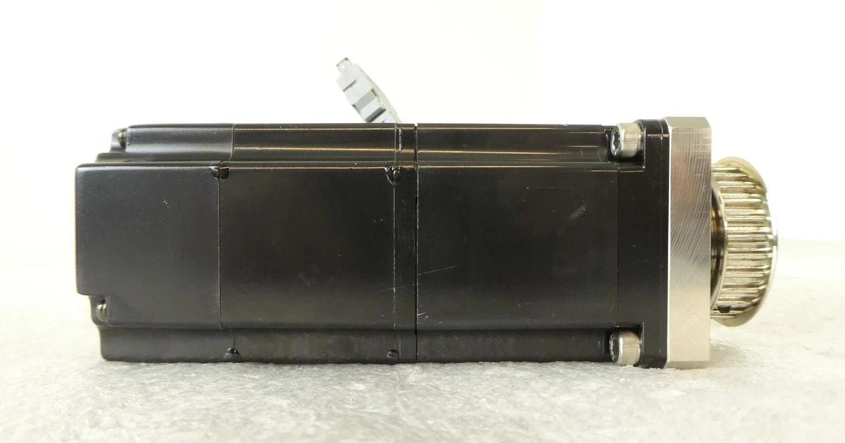 Used Yaskawa Electric SGMAH-02A1A4C AC Servo Motor Reseller Lot of 8 Surplus