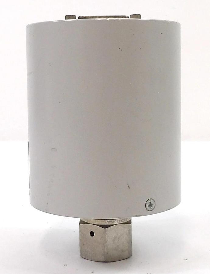 Used Inficon LI-9496 Baratron Pressure Transducer CDG100-A Lot of 2 Surplus