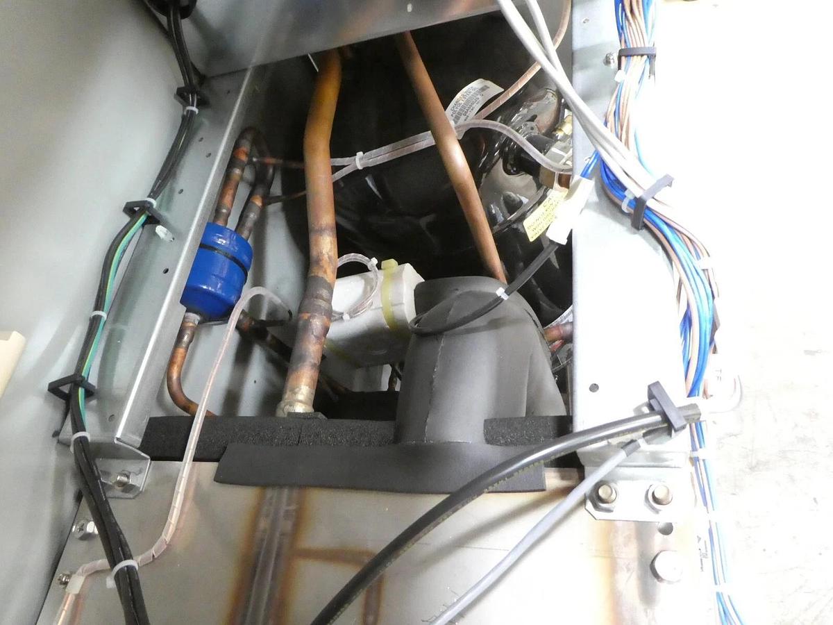 Used HRZ008-L SMC INR-496-005 Recirculating Thermo Chiller Dented Working Surplus