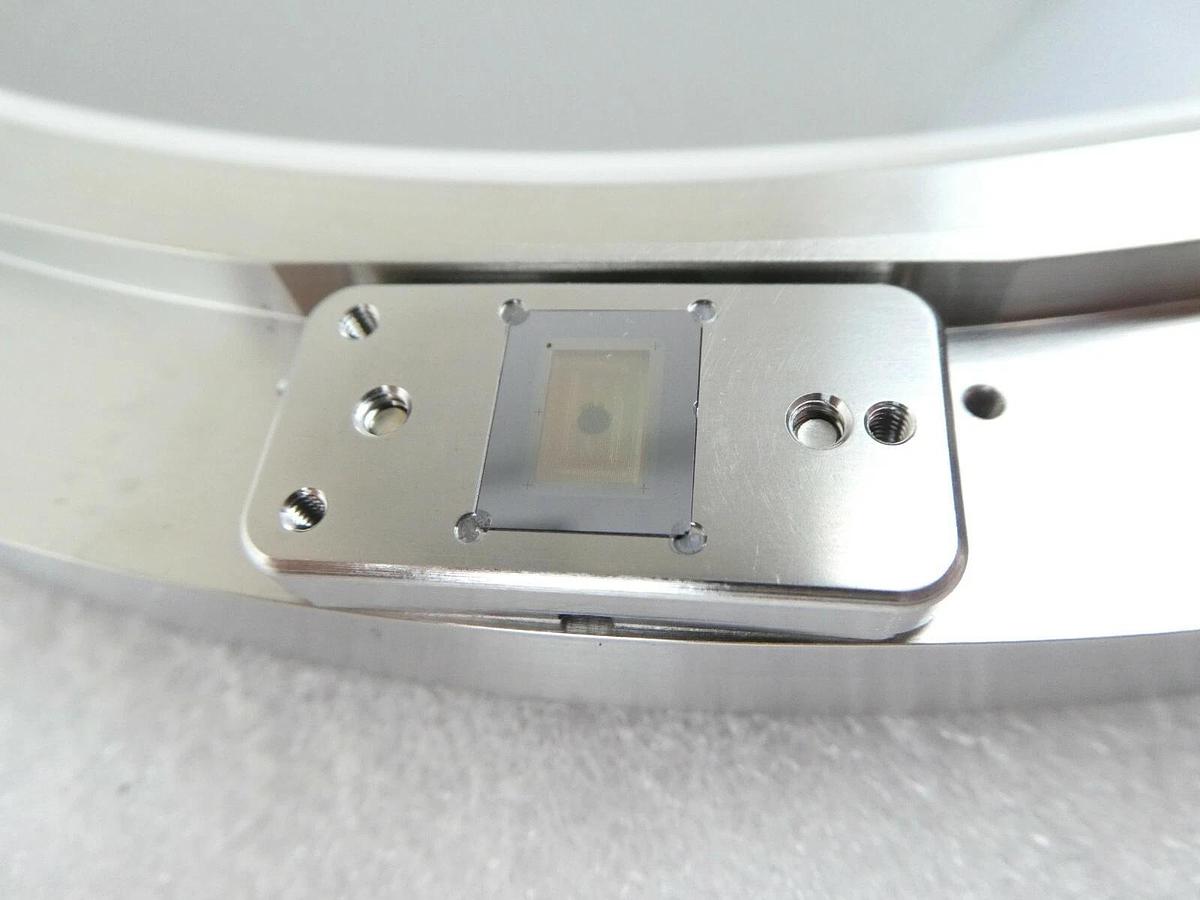 Used KLA-Tencor 740-23237-000 300mm Wafer Chuck Platen 740-23200-000 eS31 Working