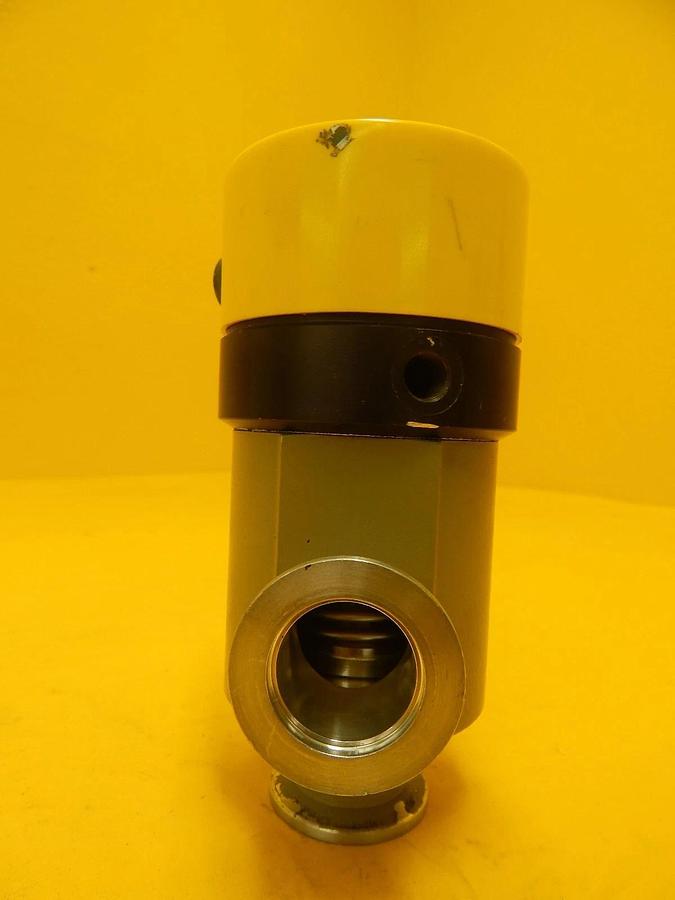 Used Balzers EVA 025 P Vacuum Right Angle Valve BP V15 513 BPV15513 Used Working