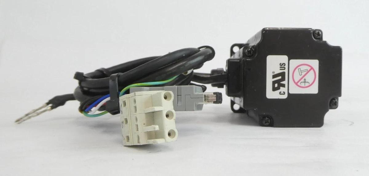 Used Yaskawa America SGMPH-01AAE-YA11 AC Servo Motor Assembly Working