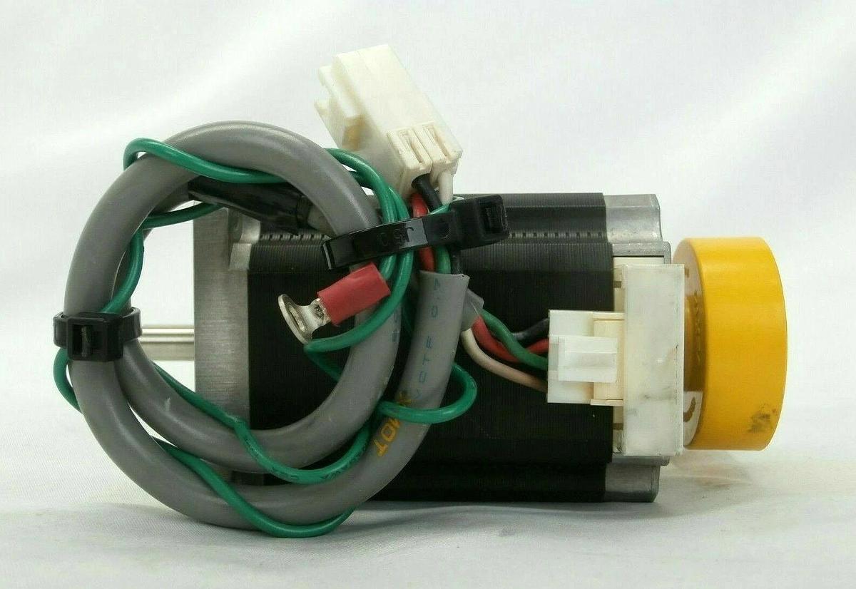 Used Sanyo Denki 103H7823-1710 Stepping Motor StepSyn D6CL-8.0F JEOL JWS-2000 Working