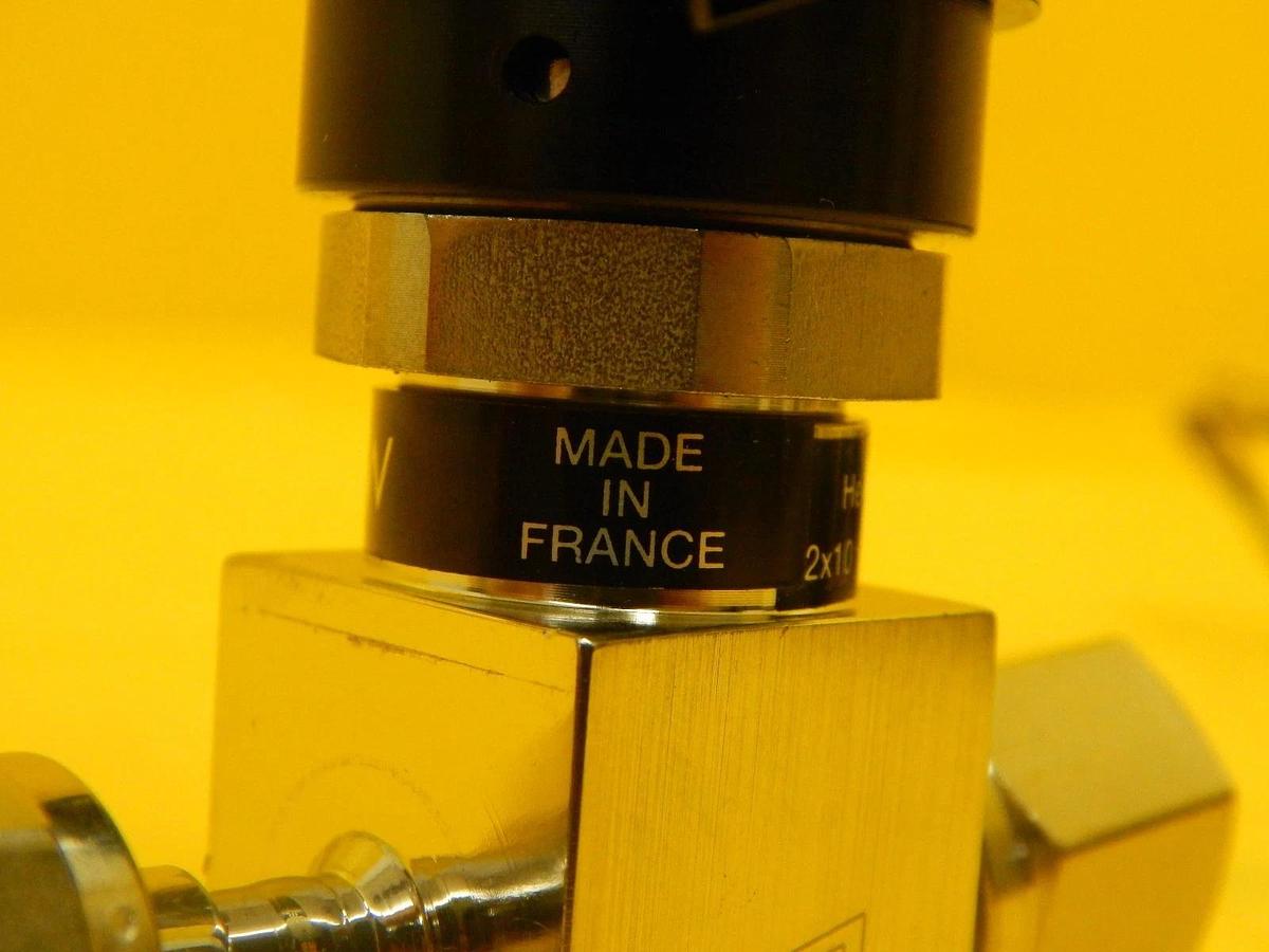 Used Qualiflow 2x10-9atm.cm3/Sec 2-Way Pneumatic Valve Lot of 4 Used Working