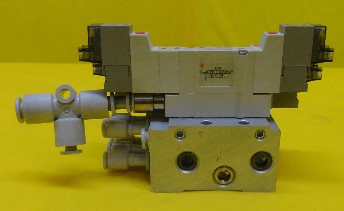 Used SMC SS5Y3-42-04-C6F-Q Pneumatic Manifold Z-3797 Used Working