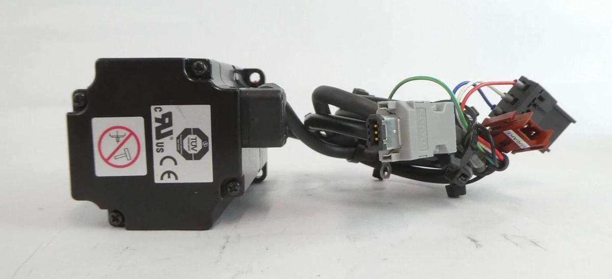 Used Yaskawa Electric SGMPS-01ACA-YA13 AC Servo Motor Lot of 2 Working