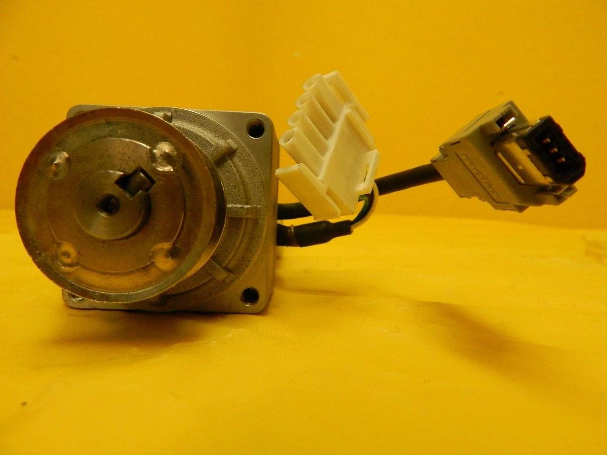 Used Omron R88M-W05030T AC Servo Motor VRSF-PB-5B-50 Used Working