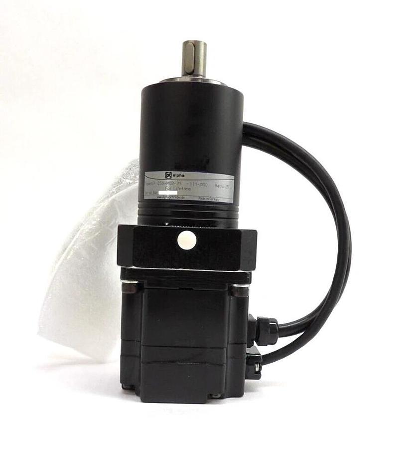 Used Yaskawa Electric SGMPH-01A1A41 AC Servo Motor W/Gearmotor LP 050-M02-25 Working