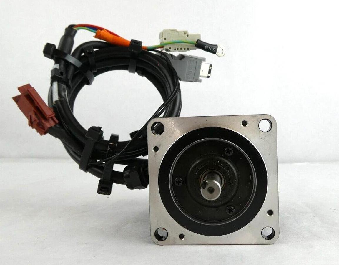 Used Yaskawa Electric SGMPH-01AAE-YA11 AC Servo Motor Reseller Lot of 2 Working