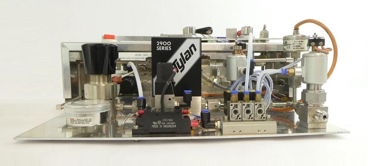 Used Cambridge Fluid Systems 0010-91663 Gas Panel AMAT Applied Materials Working