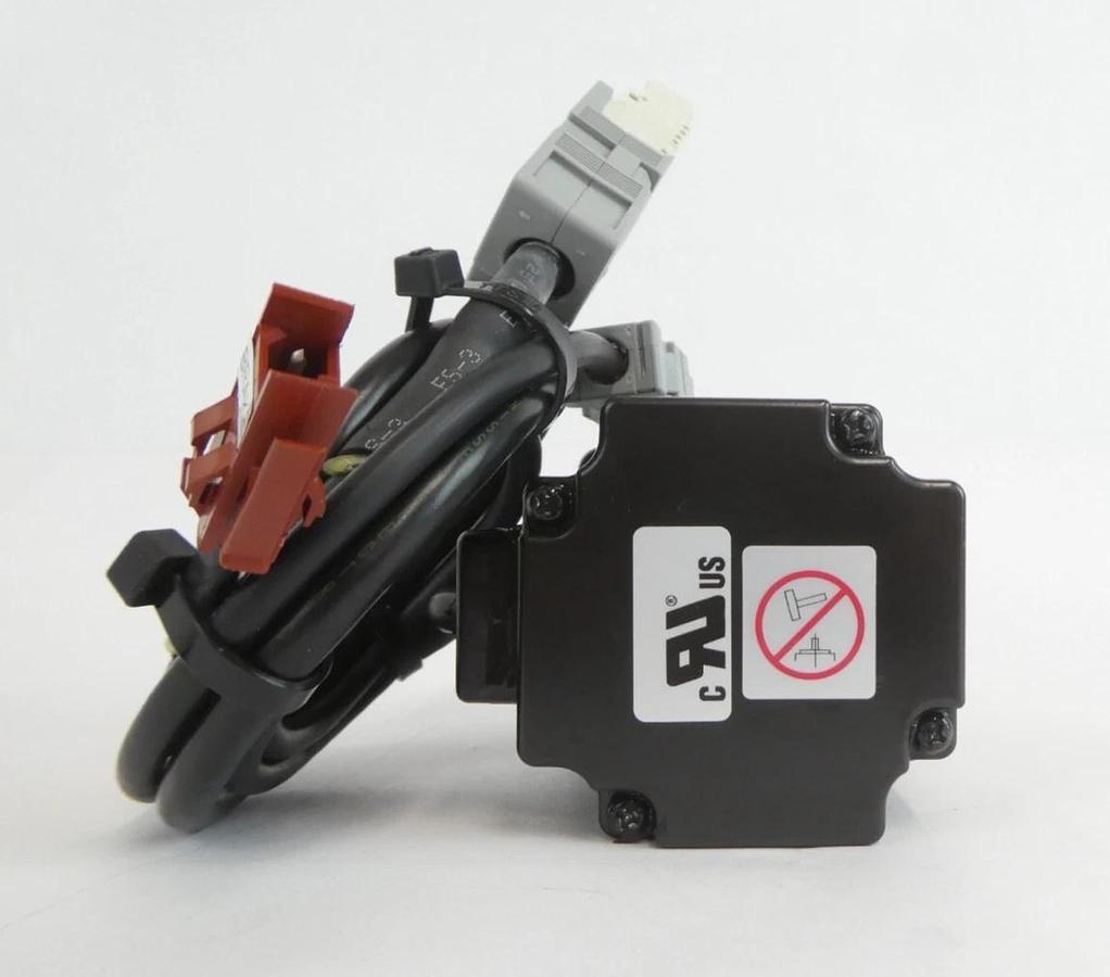 Used Yaskawa America SGMPH-01AAE-YA12 AC Servo Motor Assembly Working