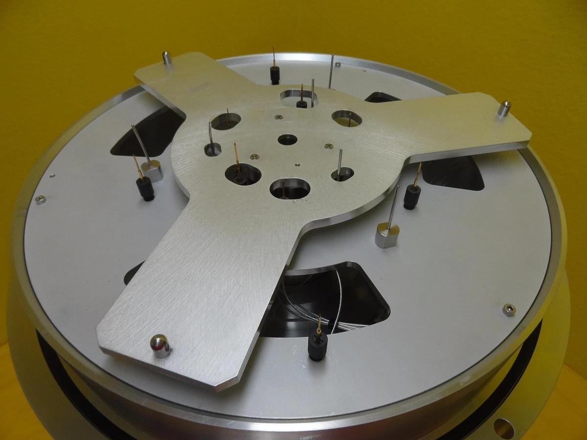 Used Brooks Automation 002-0921-11 Wafer Chuck Robot KLA-Tencor eS20XP Surplus