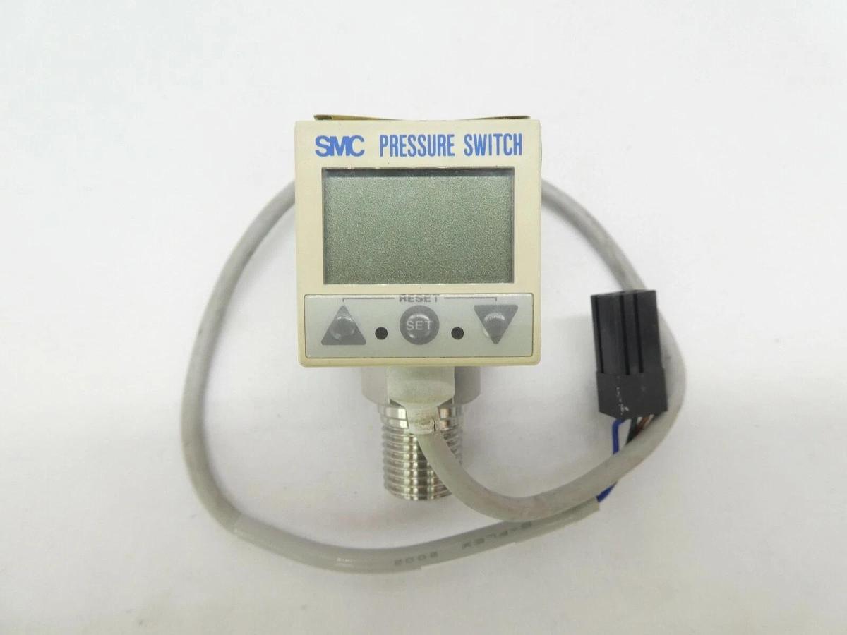 Used SMC ISE5B-02-27L-M-X122 Digital Pressure Switch ISE5B Lot of 8 Working Surplus
