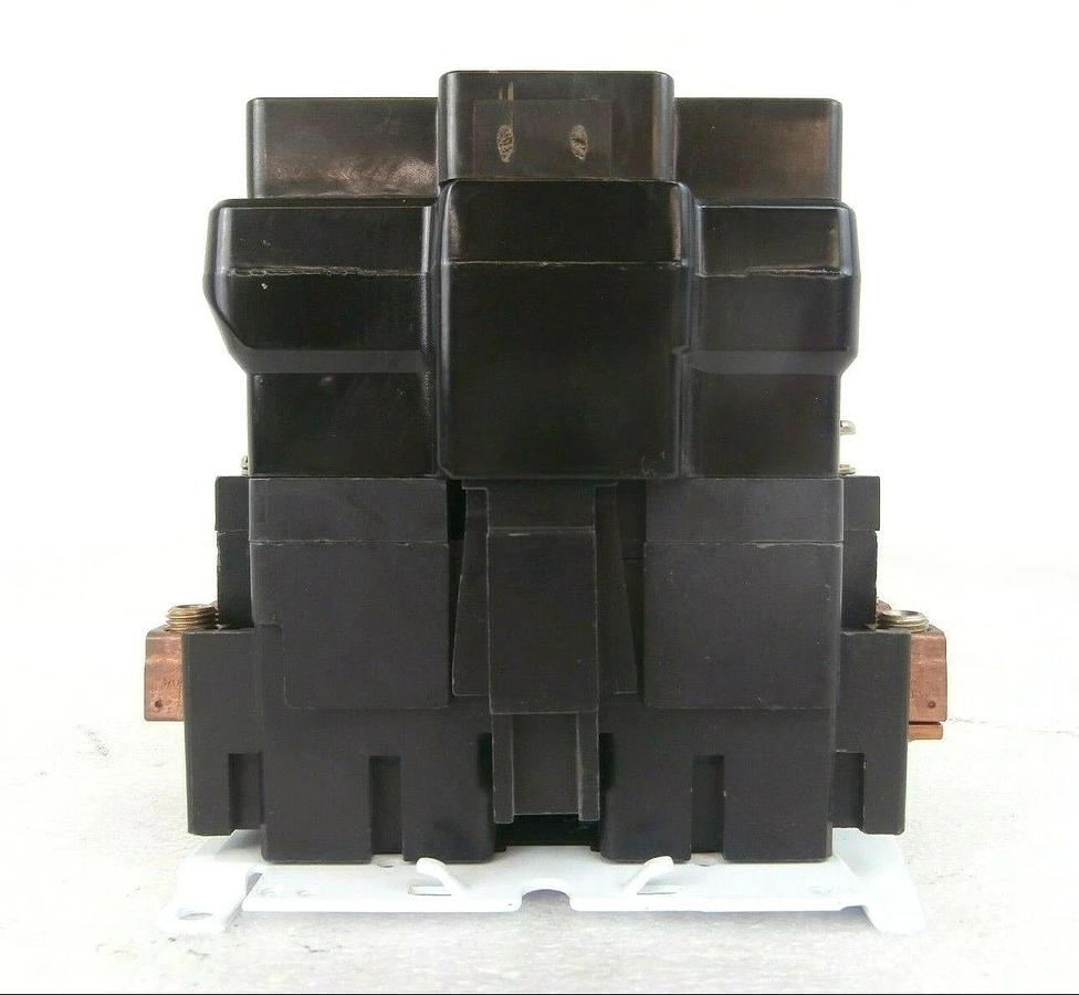 Used Square D 8502SE02S Motor Starter Coil 31074-400-16 Veeco Microetch 1201 Working