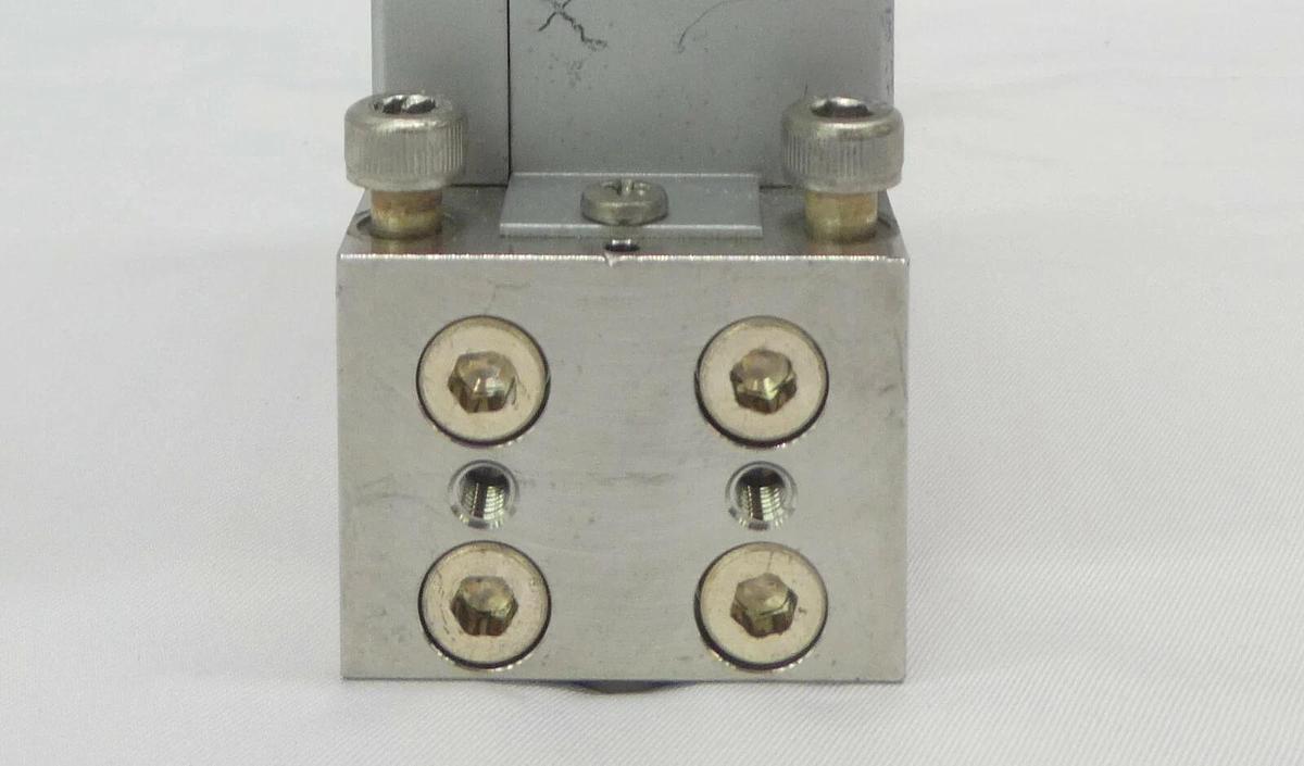 Used Aera TC FC-D985Y-BF Mass Flow Controller MFC FC-D985 1000 SCCM N2 Working Spare