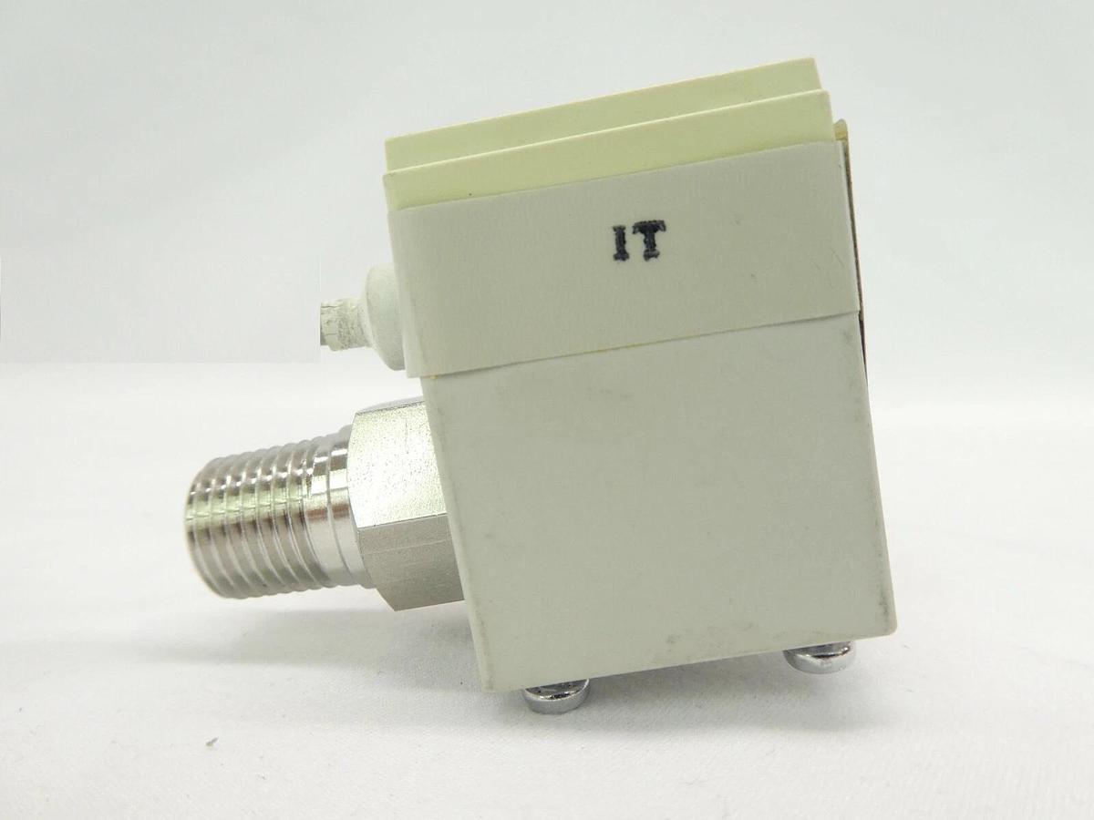Used SMC ISE5B-02-27L-M-X122 Digital Pressure Switch ISE5B Lot of 8 Working Surplus