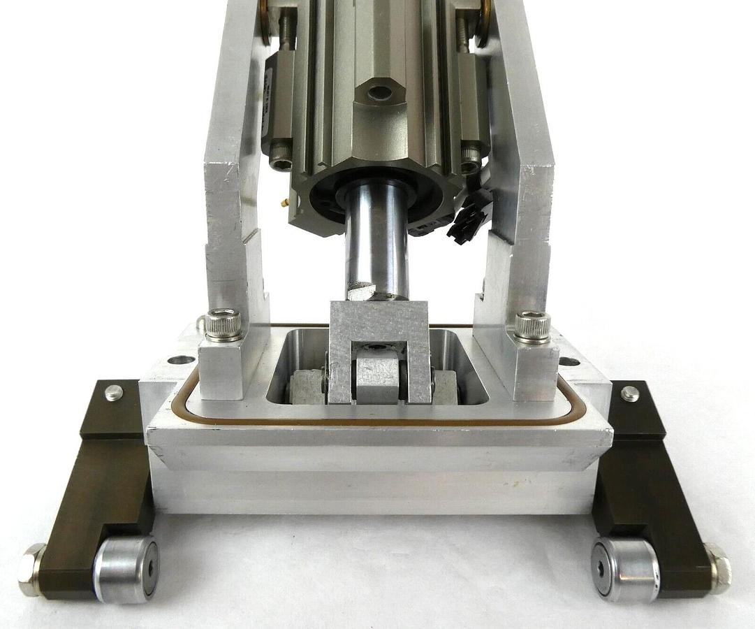 Used AMAT Applied Materials 0010-70029 CVD Chamber Slit Valve P5000 Working Surplus
