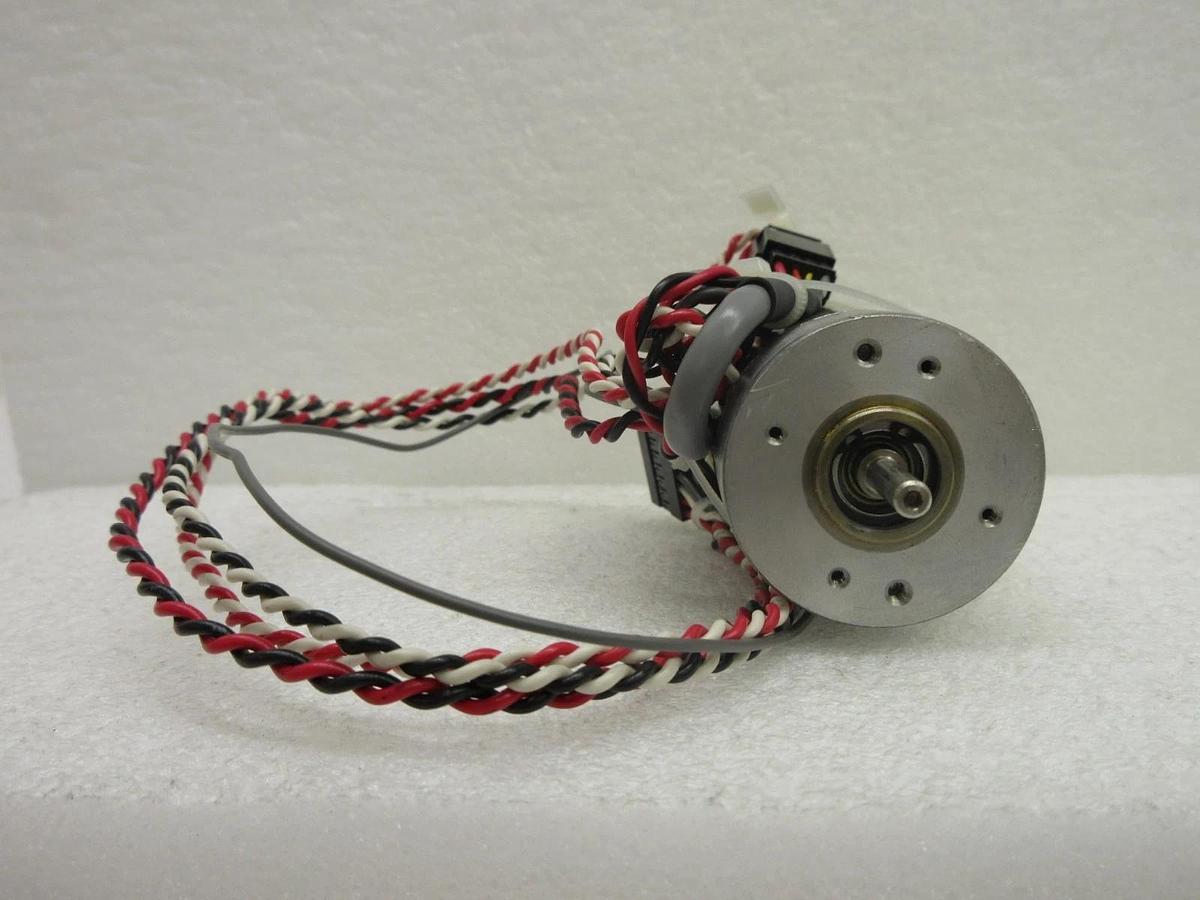 Used Yaskawa Electric UTOPI-020MX Minertia Motor UGQMEM-01SNQ22 Nikon NSR-S204B Spare