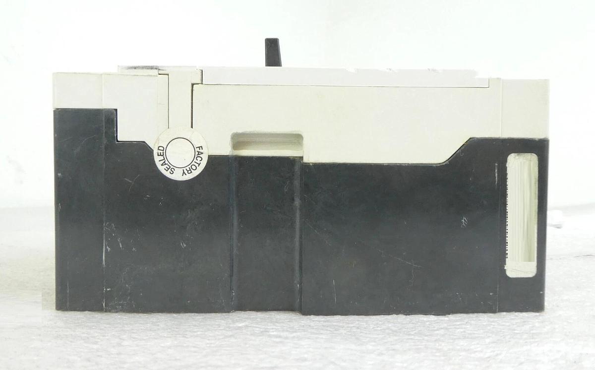 Used Eaton JGE3250NN Industrial Circuit Breaker J250E 69D2551G10 Lot of 2 Working
