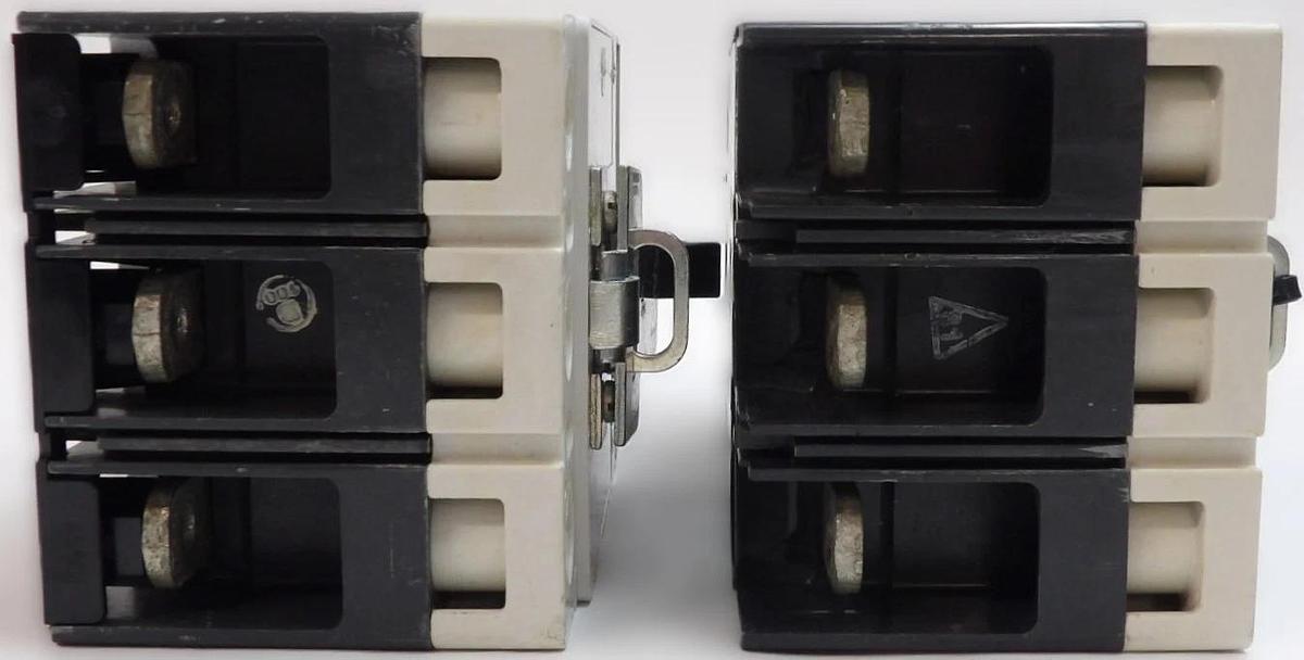 Used Eaton JGE3250NN 3 Pole Circuit Breaker J250E Lot of 2 Working