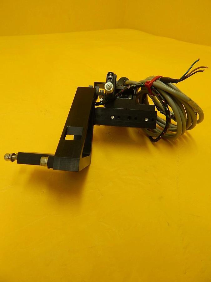 Used KLA-Tencor Proximity Sensor Assembly 730-404397-00 Turck BC5-S18AP4X 5107 Used