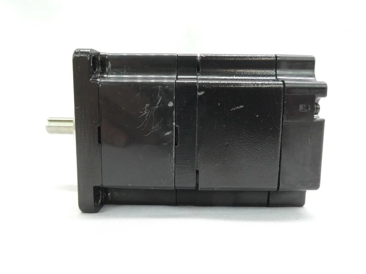 Used Yaskawa Electric SGMP-01U314CM AC Servo Motor SGMP Working Surplus