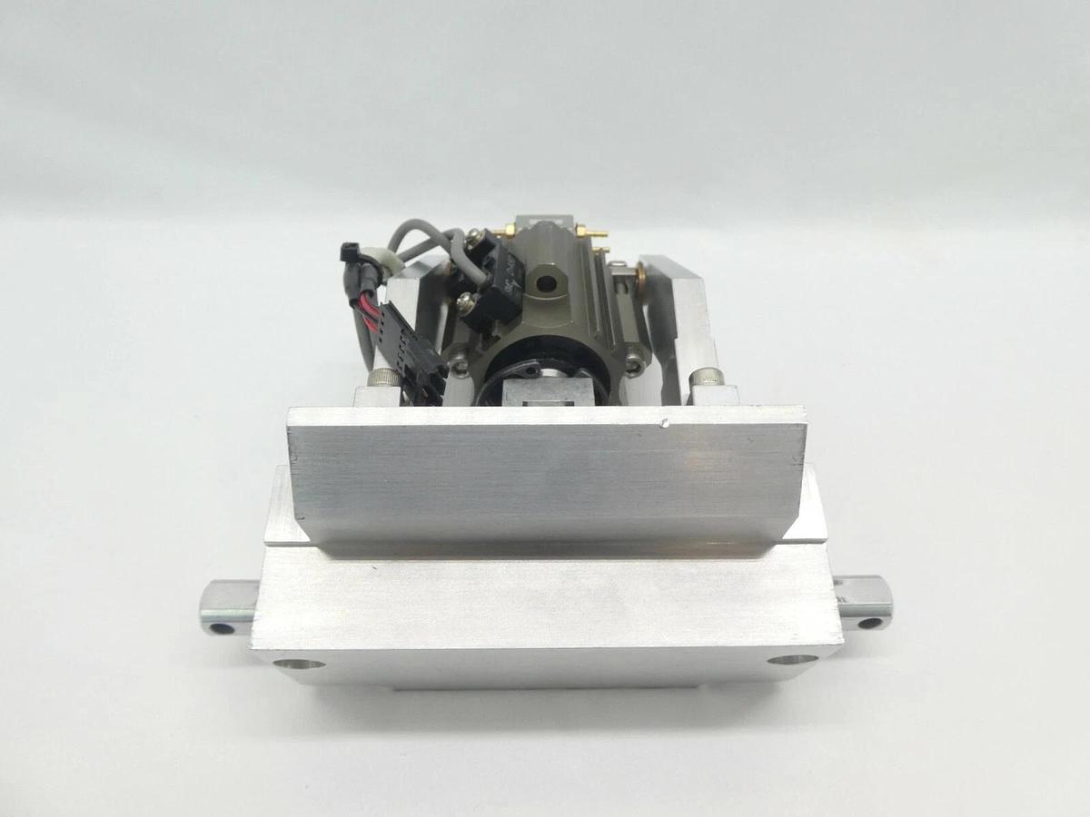 Used AMAT Applied Materials 0240-76513 5000 Cleanroom Slit Valve "H" 520 Chemraz