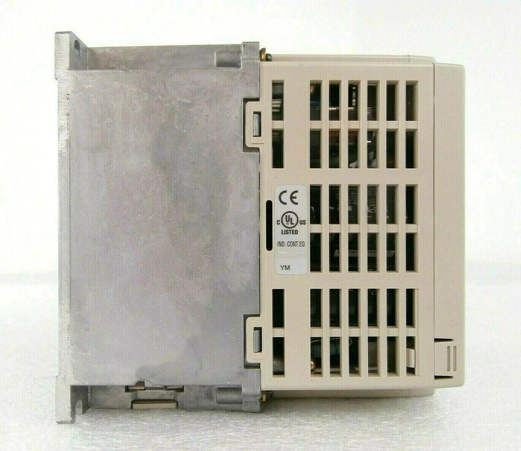Used Yaskawa Electric CIMR-J7AA21P5 J7 Series Inverter VS mini V7 Working Spare