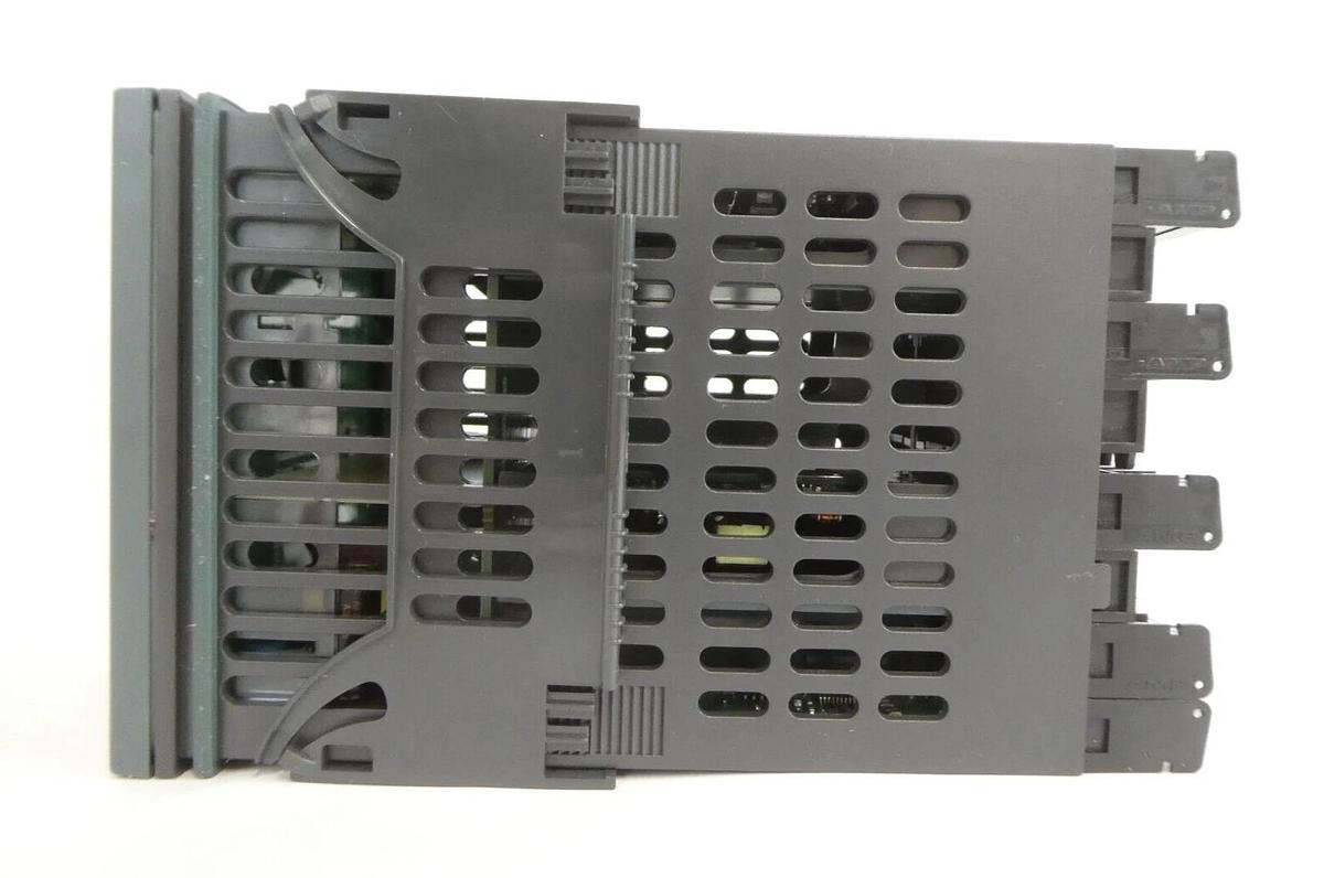 Watlow 3504/CCE/VH/2/XX/1/X/XXX/G/AM/DO/AM/AM Temperature Controller 3504 New