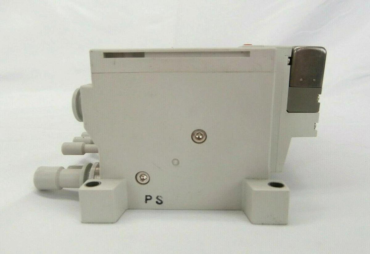 Used SMC 22-Port Manifold VQ1100-51 Hitachi M-712E Shallow Trench Etcher Working