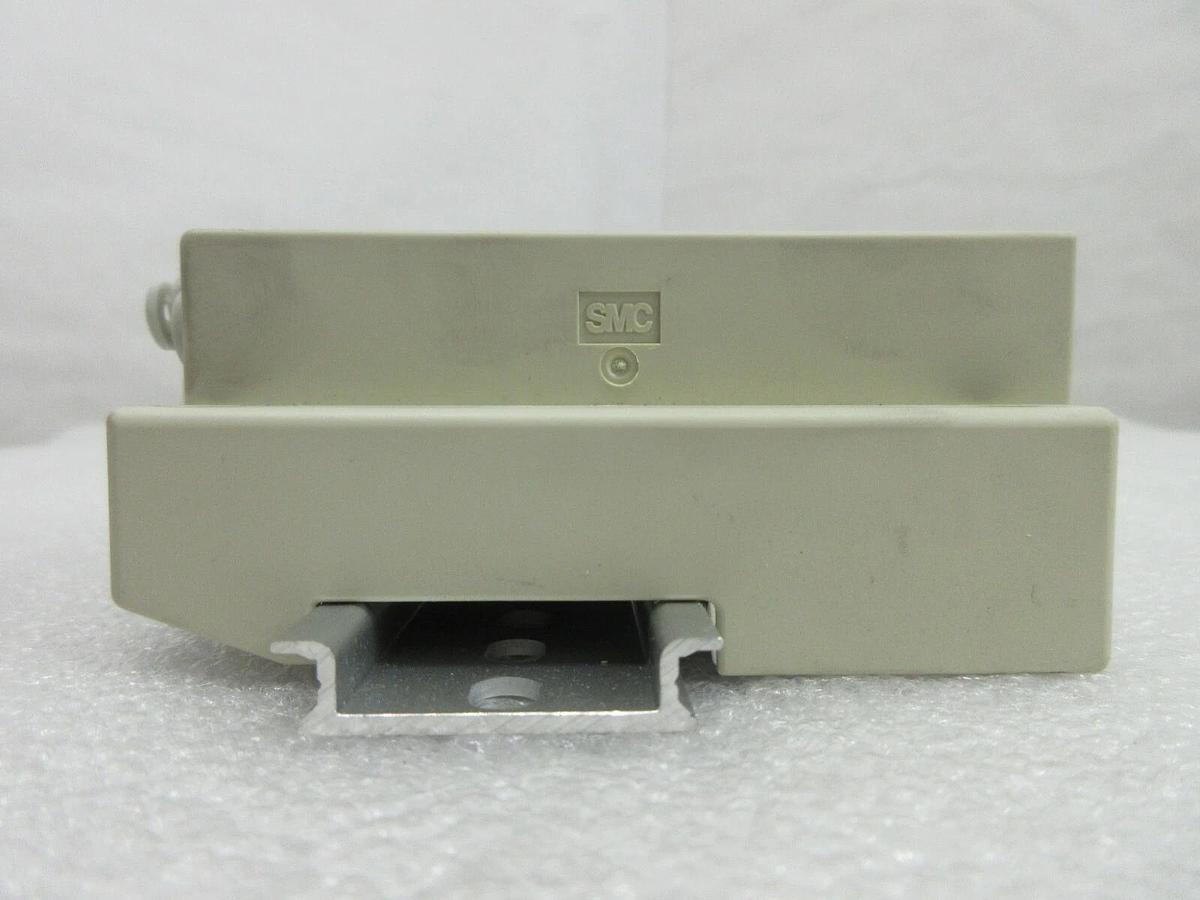 Used SMC 6-Port Pneumatic Manifold SZ3260-5LOZD-C4 SZ3360-5LOZD-C4 Lot of 2 Used