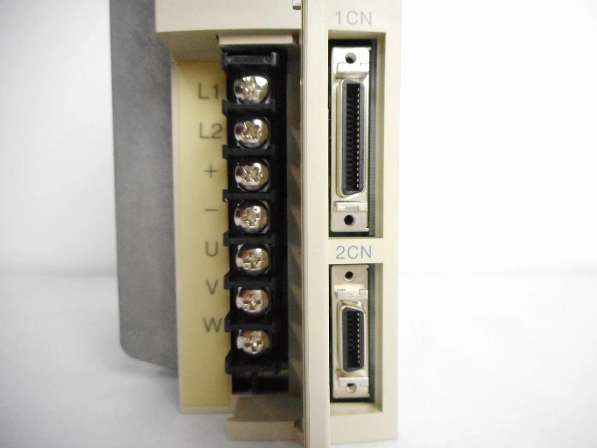 Used Yaskawa Electric SGDA-04VS Servo Drive SERVOPACK Used Working