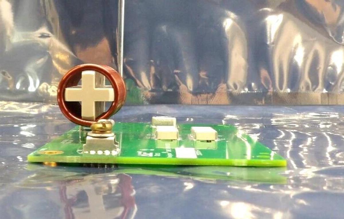 Used AE Advanced Energy 23020161-B Navigator 2MHZ Output Filter PCB 33020210 Working