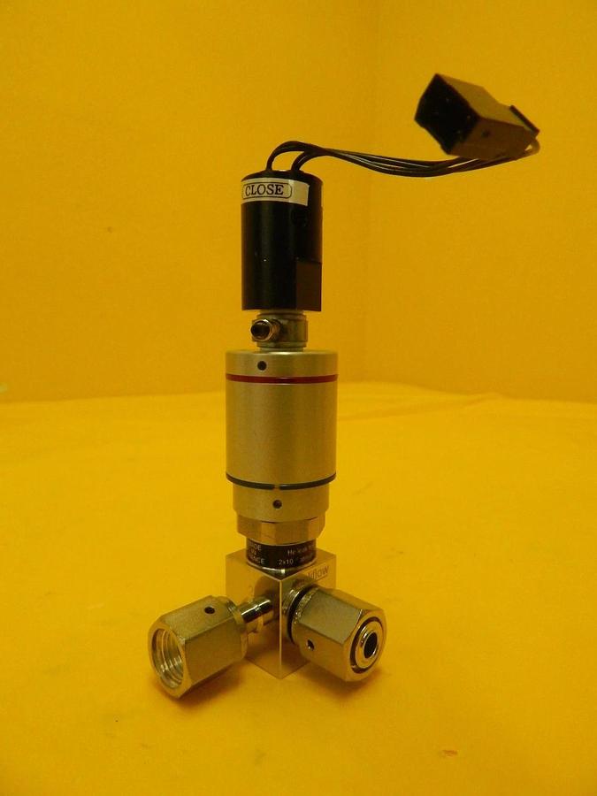 Used Qualiflow F HF Series Pneumatic Angle Valve 2x10-9atm.cm3/S?ec Lot of 3 Used