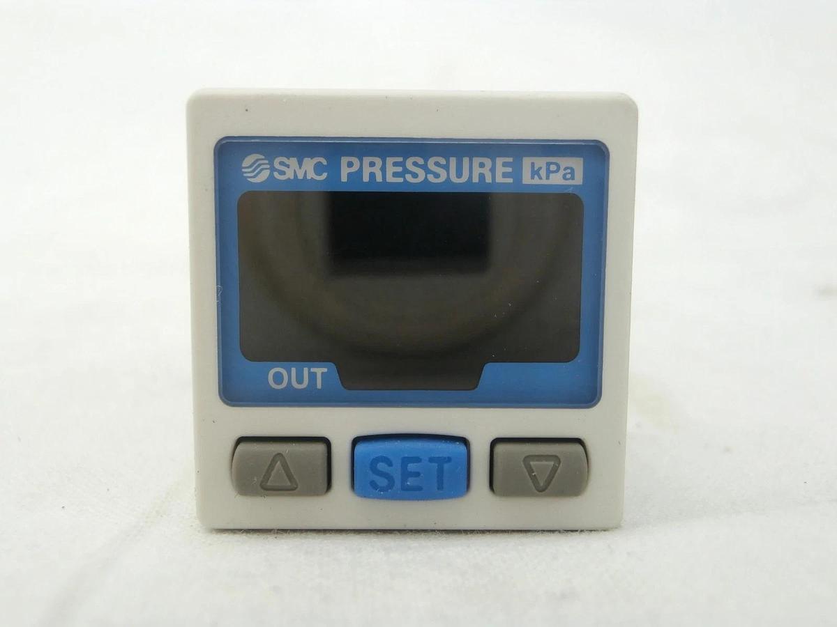 Used SMC ZSE30-01-25-M kPa Pressure Switch Reseller Lot of 32 Working Surplus