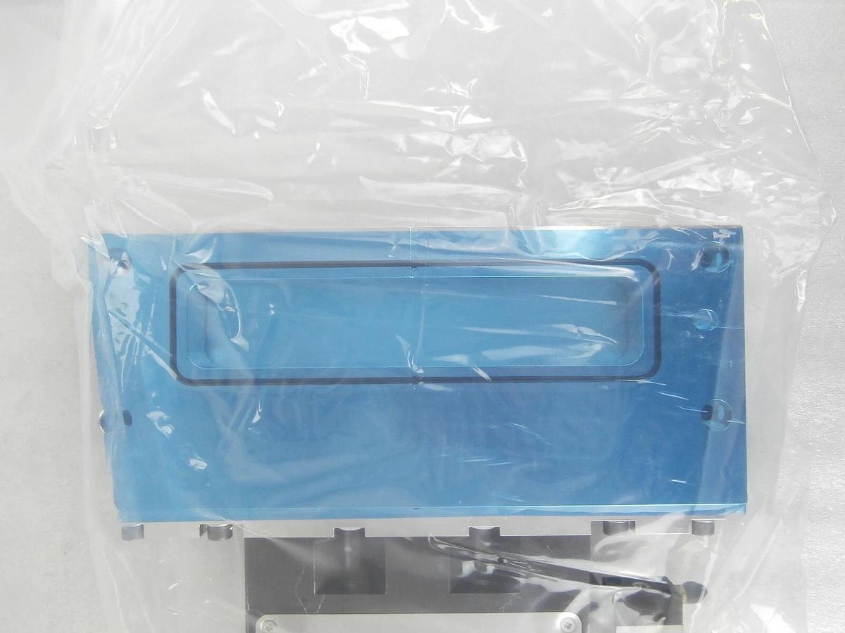 VAT 02010-BA44-1004 Rectangular Gate Valve MONOVAT Series 02 New Surplus