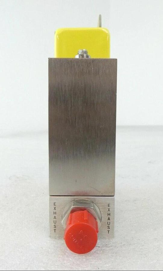 Used UNIT Instruments UFC-1100 Mass Flow Controller MFC AMAT 3030-01366 Working