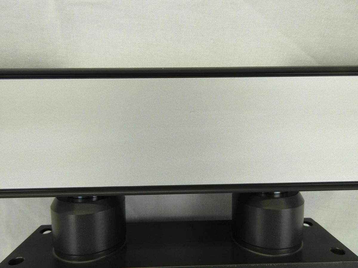 Used VAT 07512-UA24-0002 Rectangular Atmospheric Door L-VAT Series 075 Copper Working