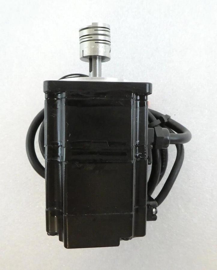 Used Yaskawa Electric SGMPH-01AAE-YA11 AC Servo Motor Reseller Lot of 2 Working