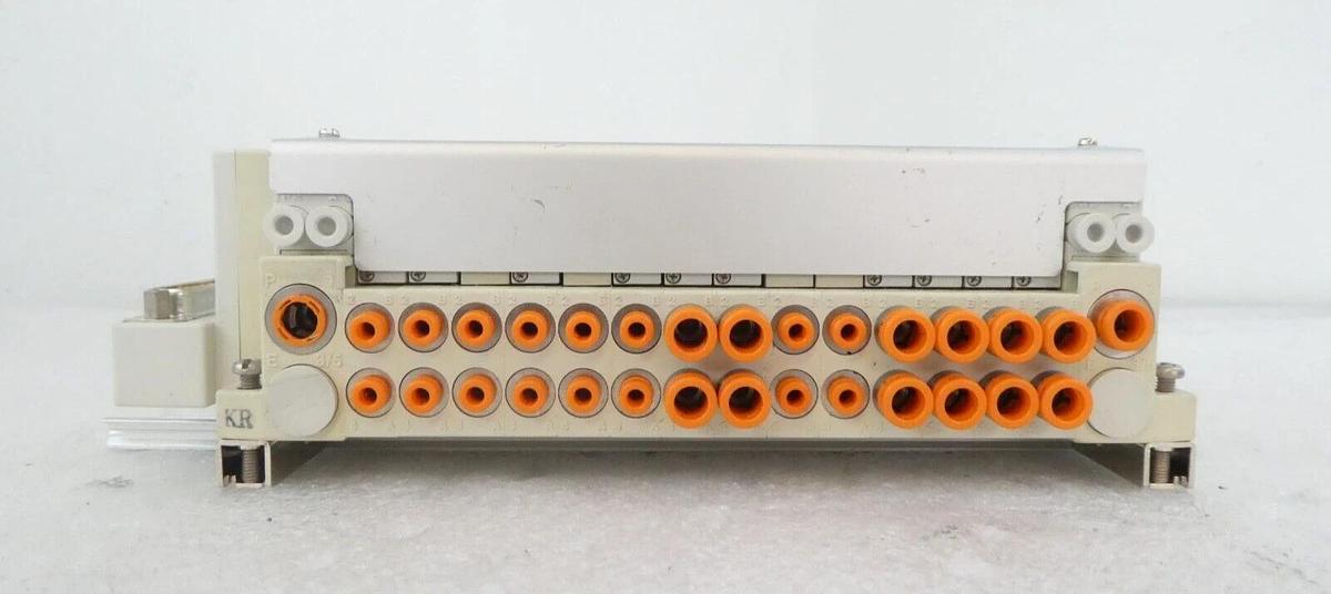 Used SMC SS5V1-1-10FD-X136 10-Port Pneumatic Manifold SV1200 SV1A00 AMAT Working