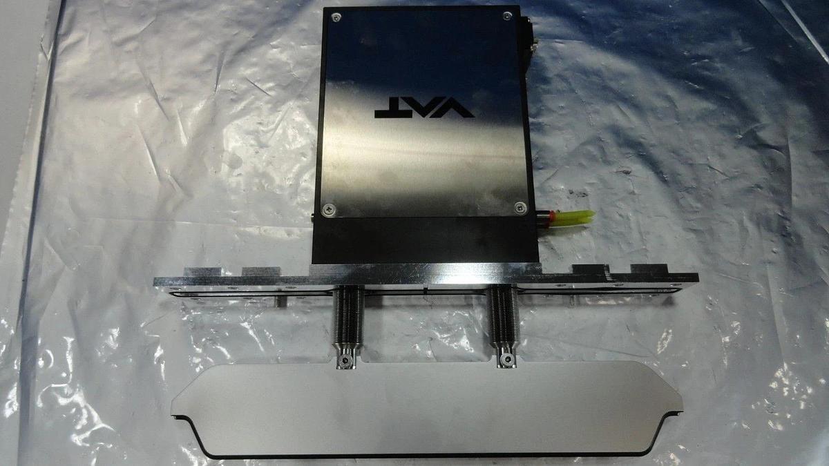 Used VAT 02112-BA24-AOZ1 Rectangular Gate Valve MONOVAT Series 02 Used Working
