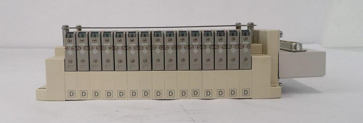 Used SMC SS5V1-DUQ00584 15-Port Pneumatic Manifold AMAT 0190-41155 Working Surplus