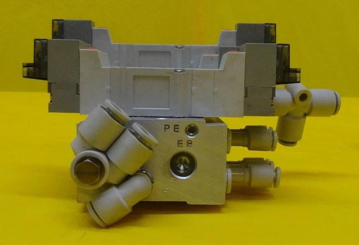 Used SMC SS5Y3-42-04-C6F-Q Pneumatic Manifold Z-3797 Used Working