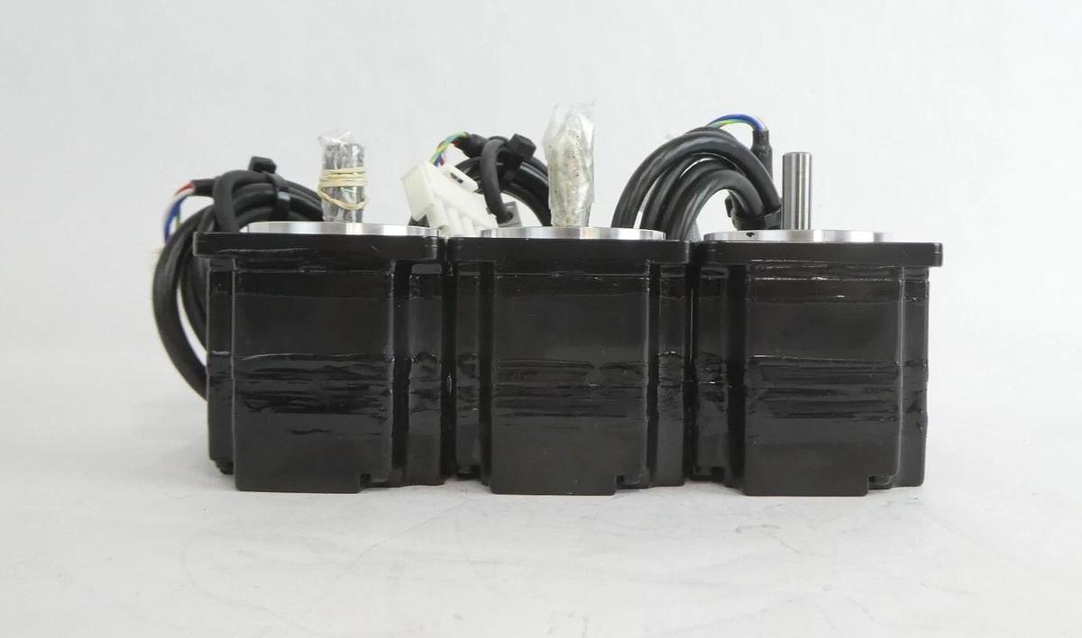 Yaskawa SGMPH-01AAE-YA34 Servo Motor Reseller Lot of 8 New Surplus